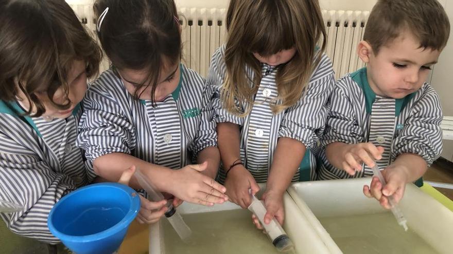 Alumnes de l&#039;escola, participant en un experiment