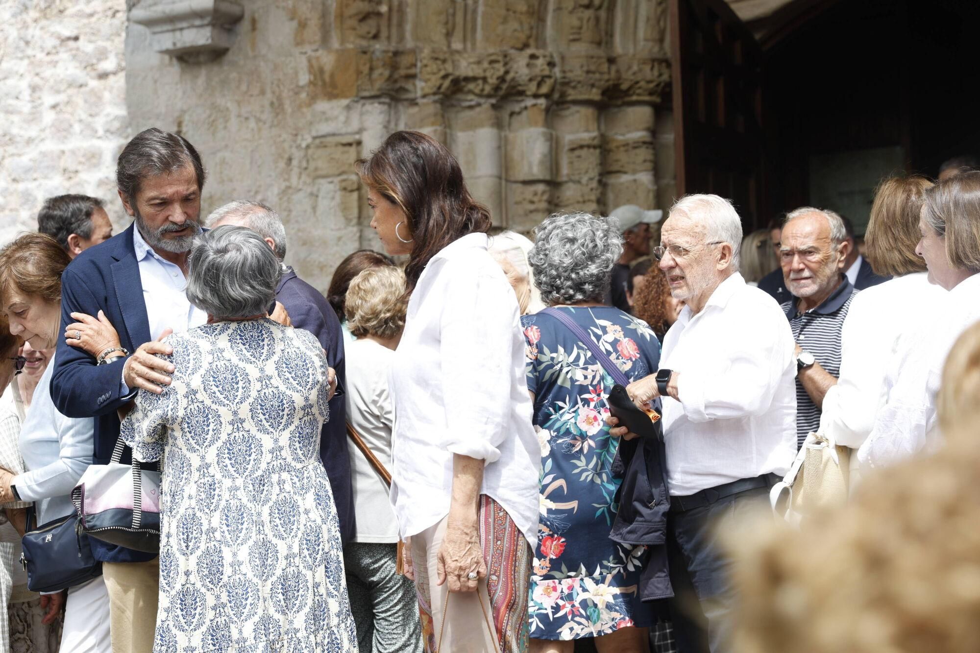 Las imágenes del funeral de Antonio Trevín en la basílica de Llanes.