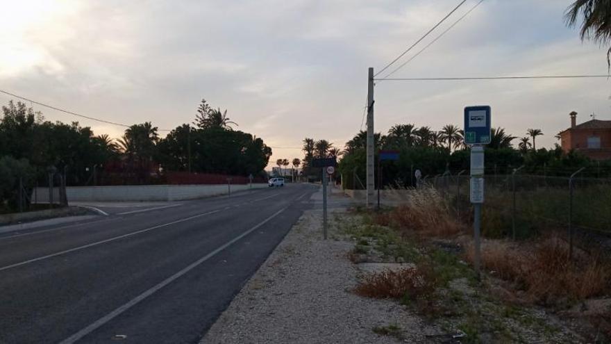 Parada de autobús en una pedanía