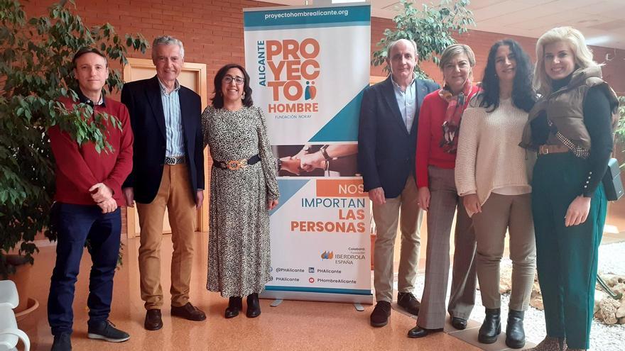 Fundación Iberdrola, con Proyecto Hombre Alicante y con Iniciativa Social en Educación y Familia