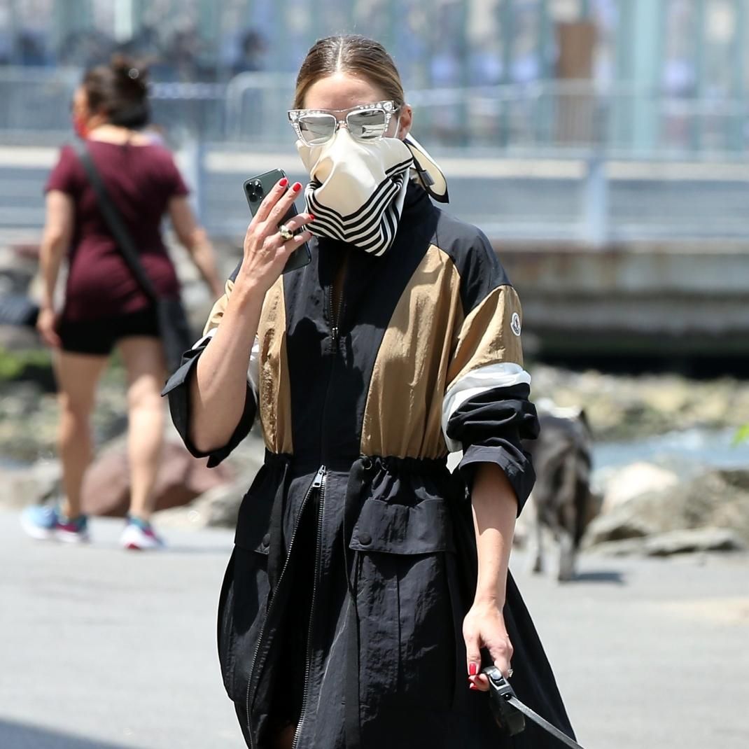 Olivia Palermo apuesta por los tonos negros y tierra