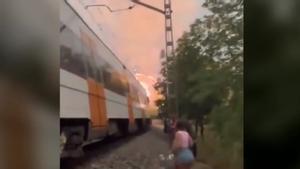 Incendio en la catenaria de un tren de la R3 en Torelló