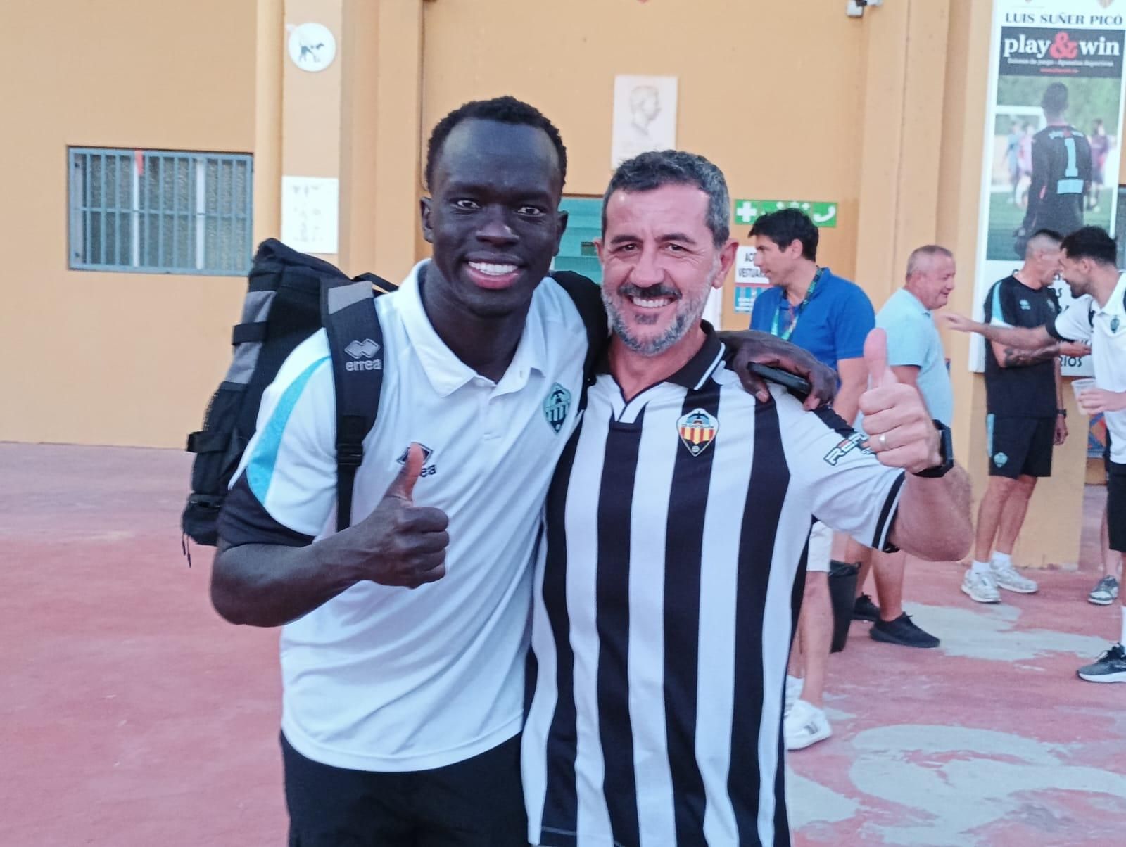 Galería | Afición y equipo, juntos tras el amistoso del Castellón en Alzira