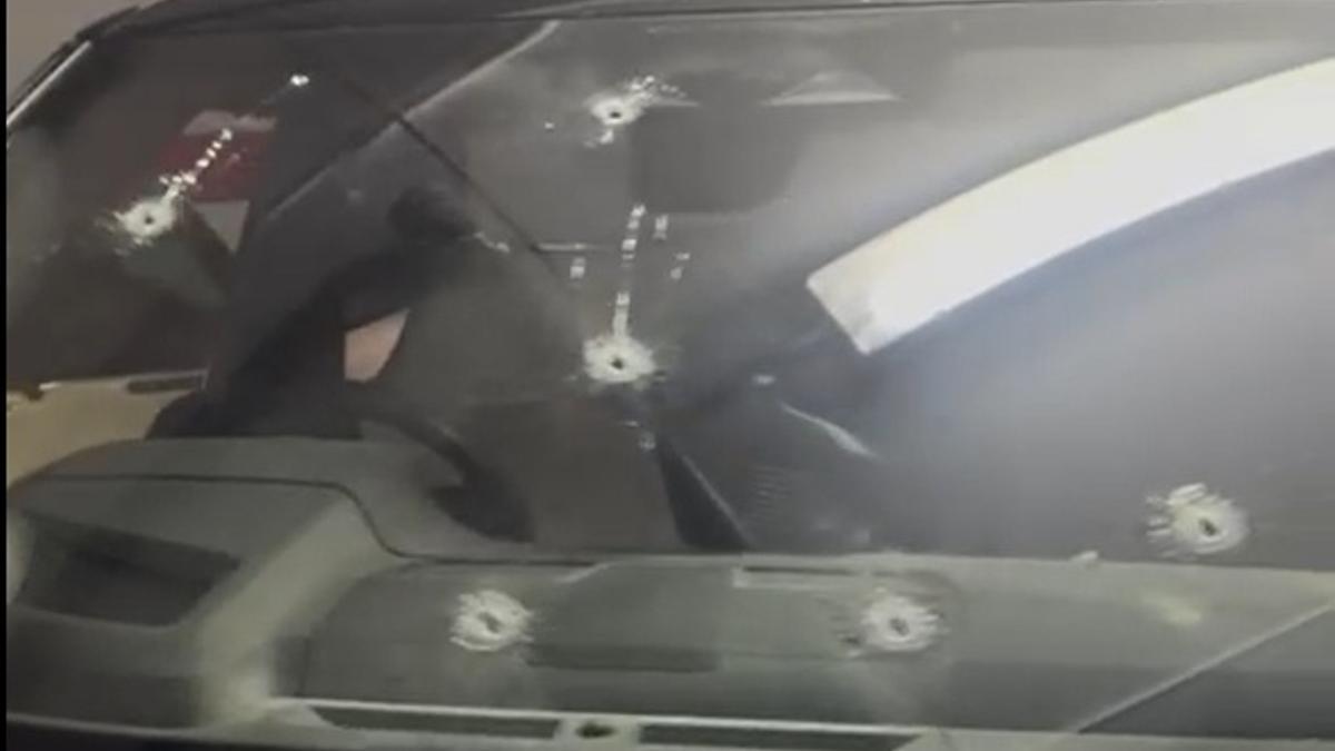 Imagen del parabrisas del coche del inglés tiroteado en Orihuela Costa.