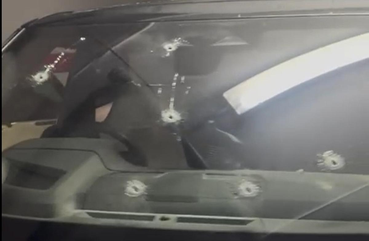 Imagen del parabrisas del coche del inglés tiroteado en Orihuela Costa.
