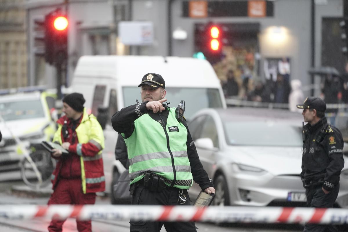 La policia mata un home que va intentar apunyalar diverses persones a Oslo