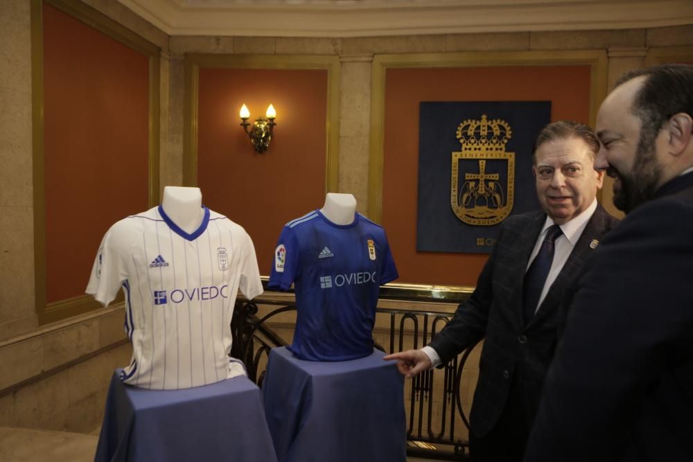 Presentación de la nueva camiseta del Real Oviedo