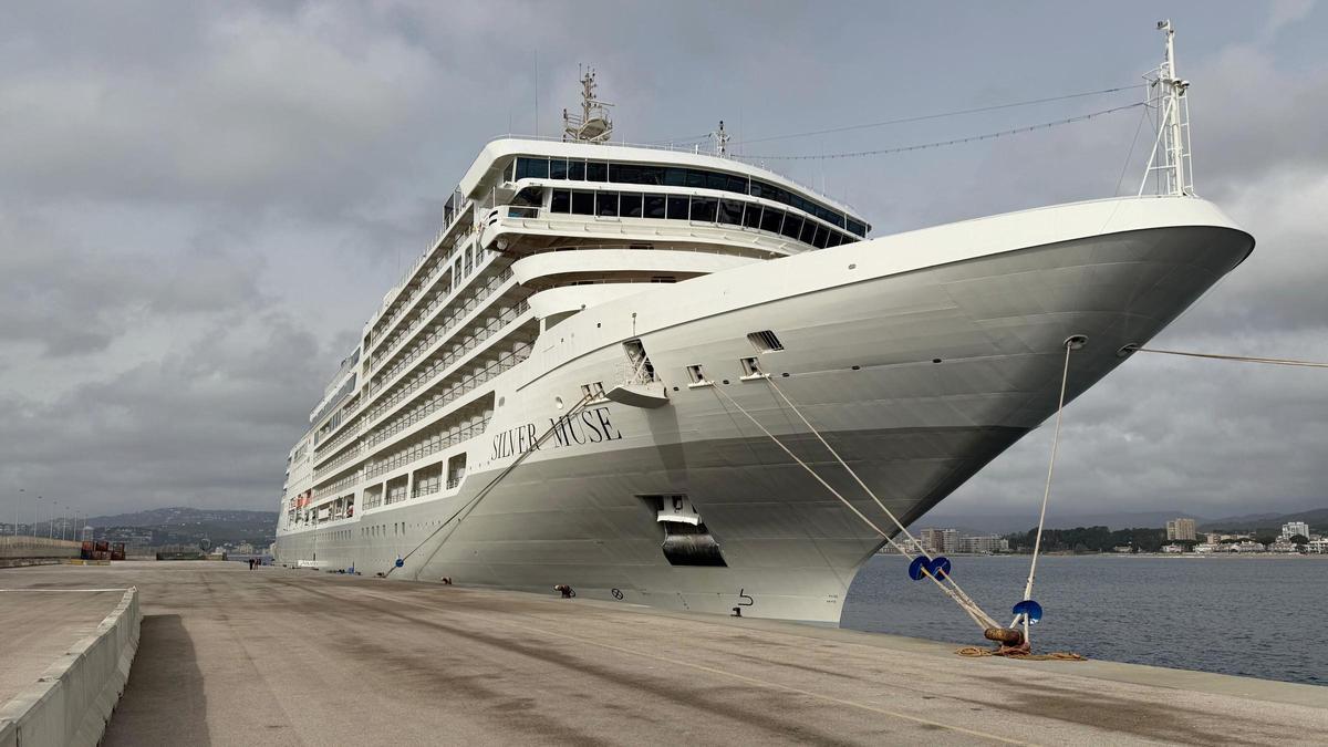 El primer creuer d'aquest 2026 al port de Palamós.