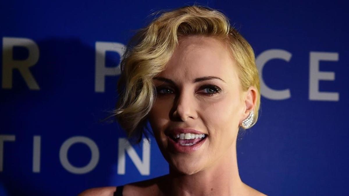 Charlize Theron engorda 15 kilos por exigencias del guión