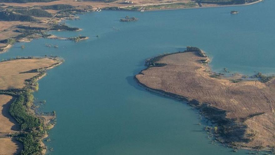 Las Cortes Aragón urgen aprobar los planes restitución del embalse de Almudévar