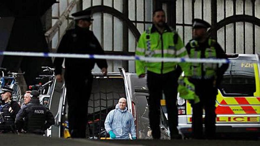 Londres Envien tres artefactes a dos aeroports i una estació de tren