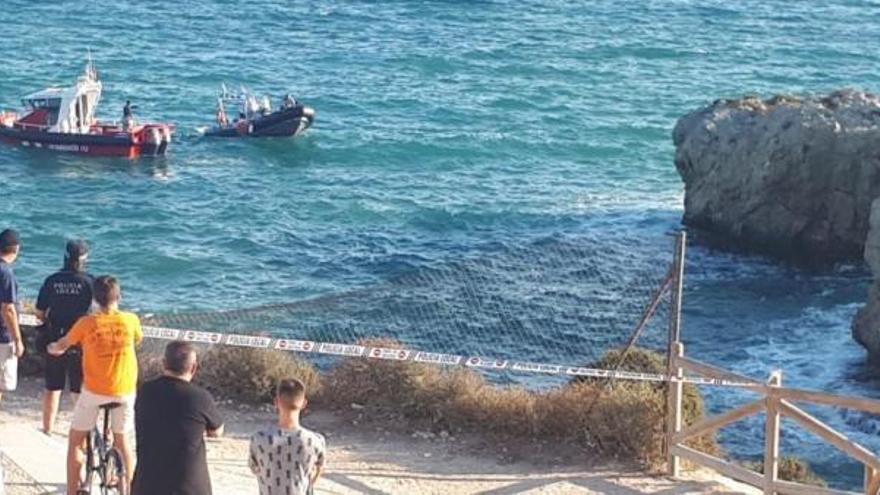 Muere un joven al lanzarse desde una cala en Tabarca