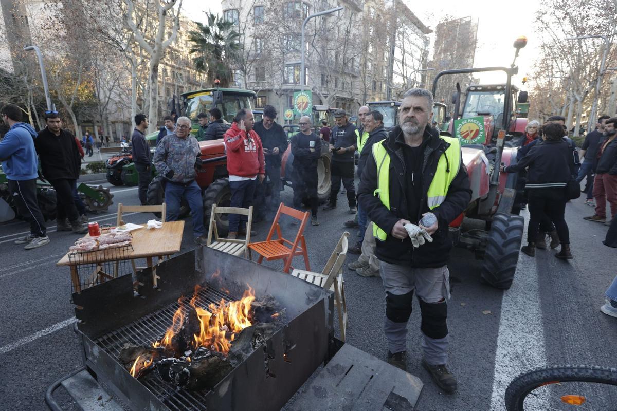 Los tractores circulan por las calles de Barcelona