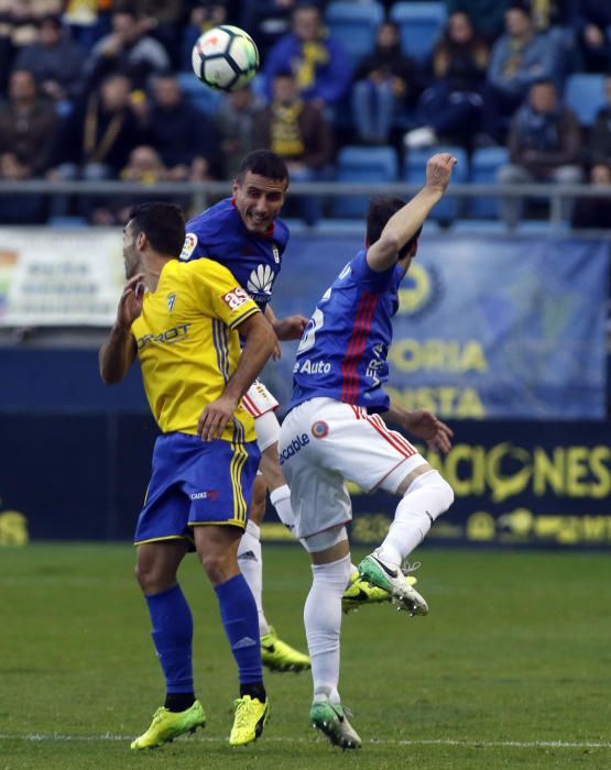 El partido entre el Cádiz y el Real Oviedo, en imágenes