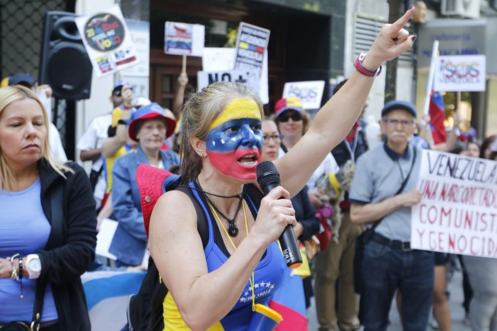 "Venezuela está luchando por su libertad" ha sido una de las consignas que se han leído esta mañana por los pensionistas venezolanos en Vigo.