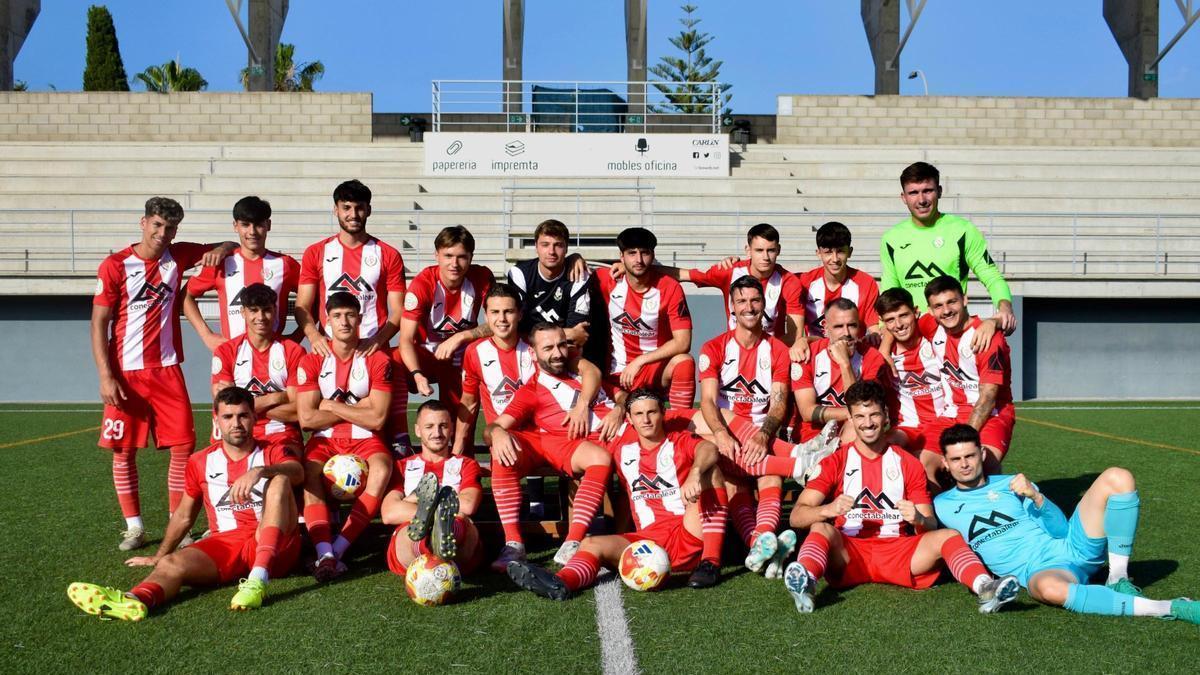 La plantila del Manacor posa en Na Capellera
