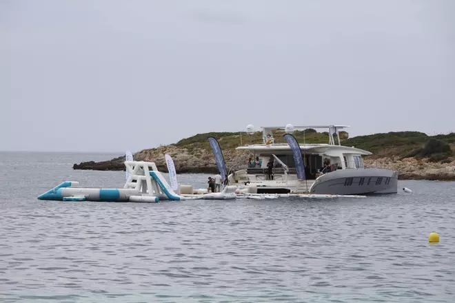 Mit dem E-Boot und dem elektrischen Surfbrett vor Mallorca unterwegs