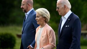 Joe Biden y Ursula Von der Leyen en la cumbre de Washington