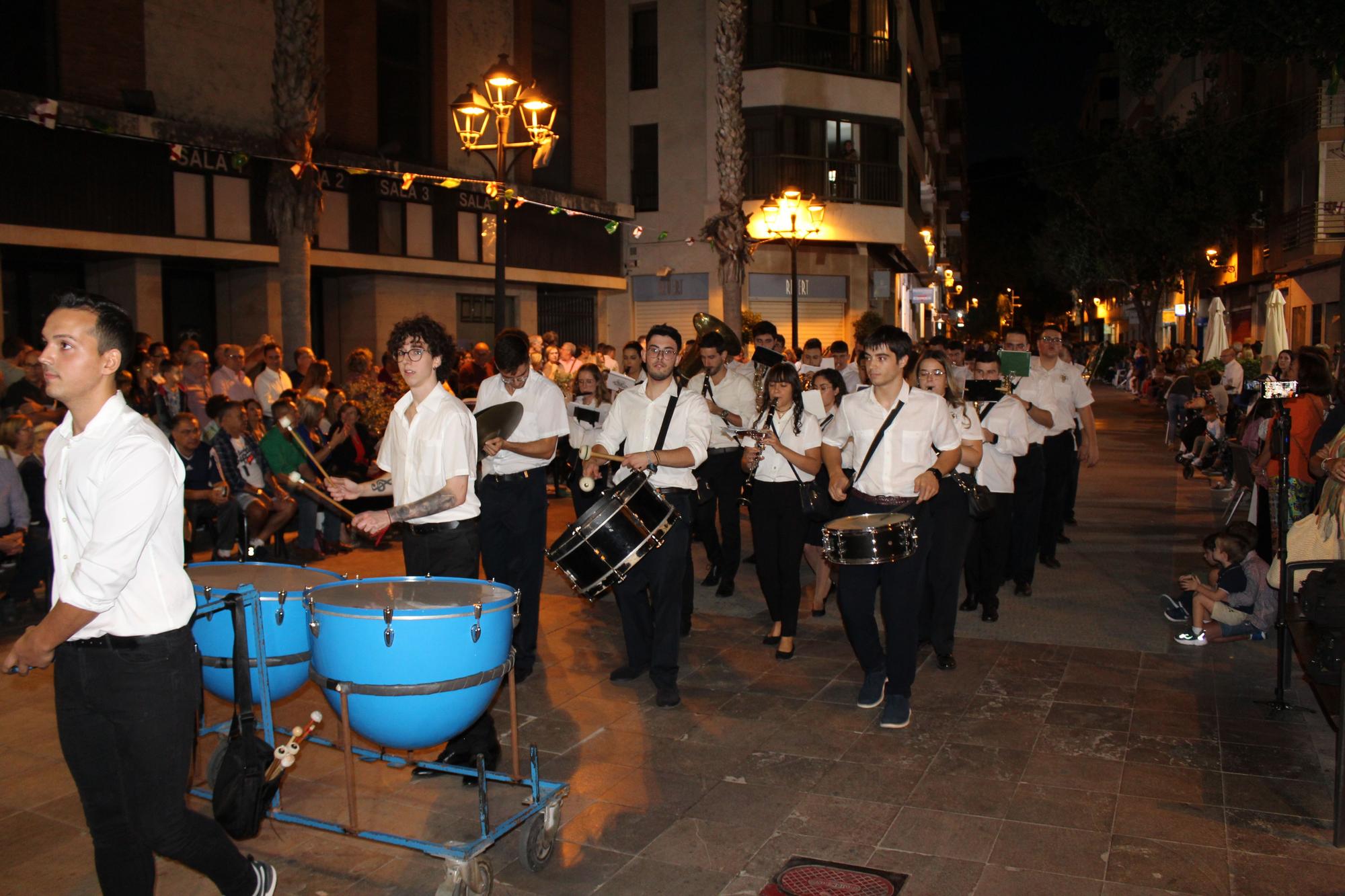 Los Moros y Cristianos conquistan la Vila de Alzira