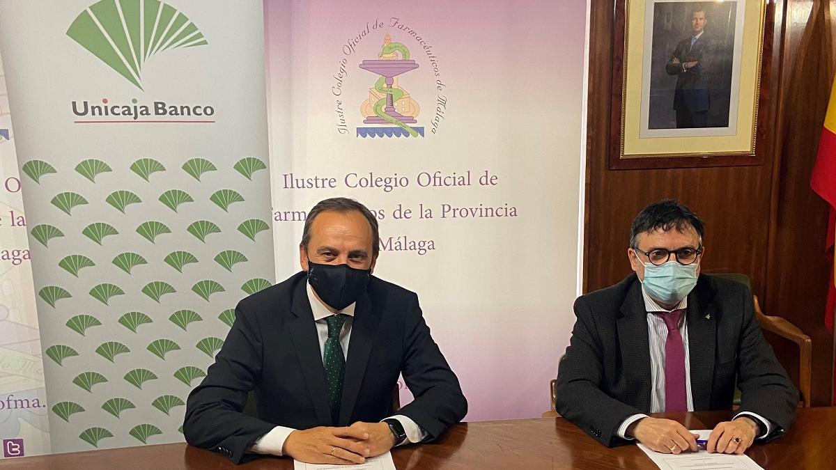 El  director territorial de Unicaja Banco en Málaga, Agustín Sánchez, y el presidente del Colegio de Farmacéuticos de Málaga, Francisco Javier Florido.