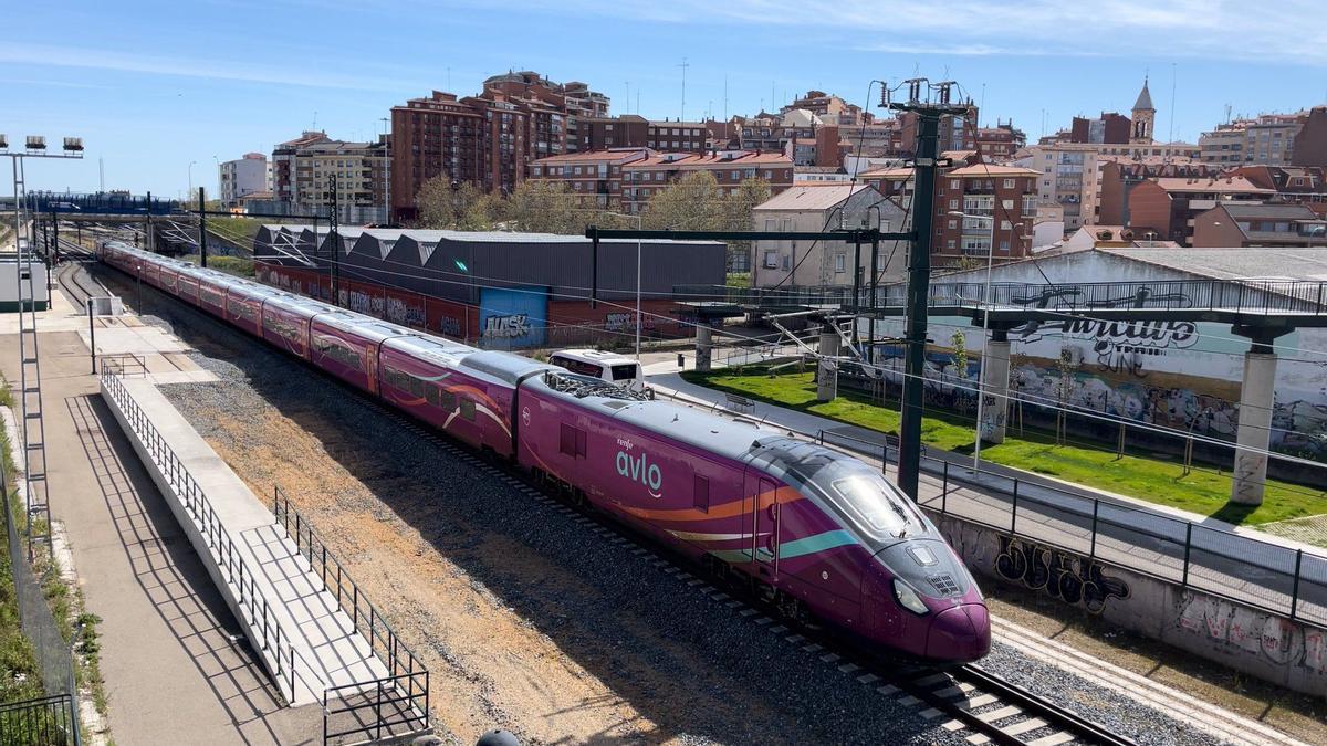 Tren Avril en pruebas a su paso por Zamora