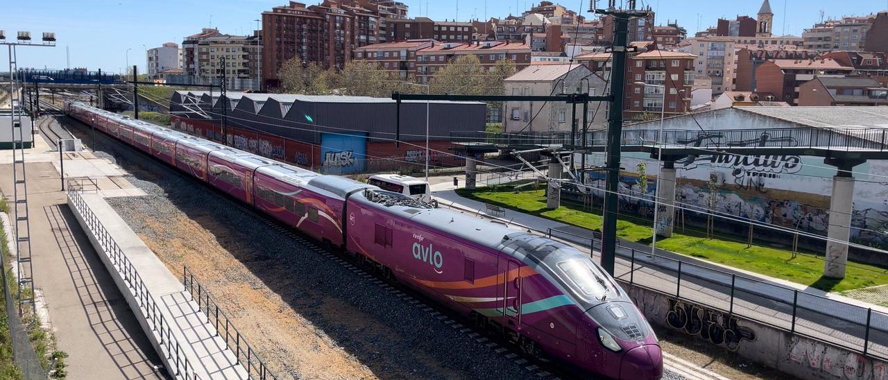 Tren Avril, versión bajo coste, en pruebas a su paso por Zamora
