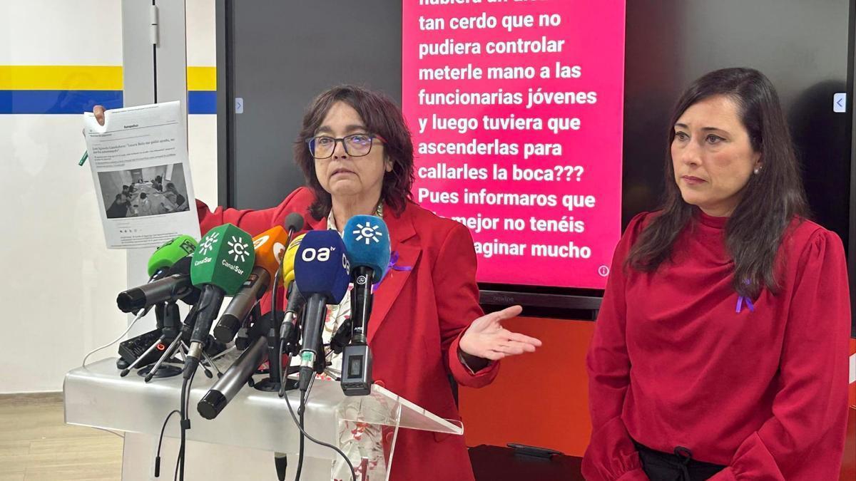 Isabel Beneroso y Rocío Arrabal, durante la comparecencia en la que han presentado la denuncia que va a registrar en el Tribunal Supremp el PSOE de Algeciras contra el alcalde de Algeciras, José Ignacio Landaluce