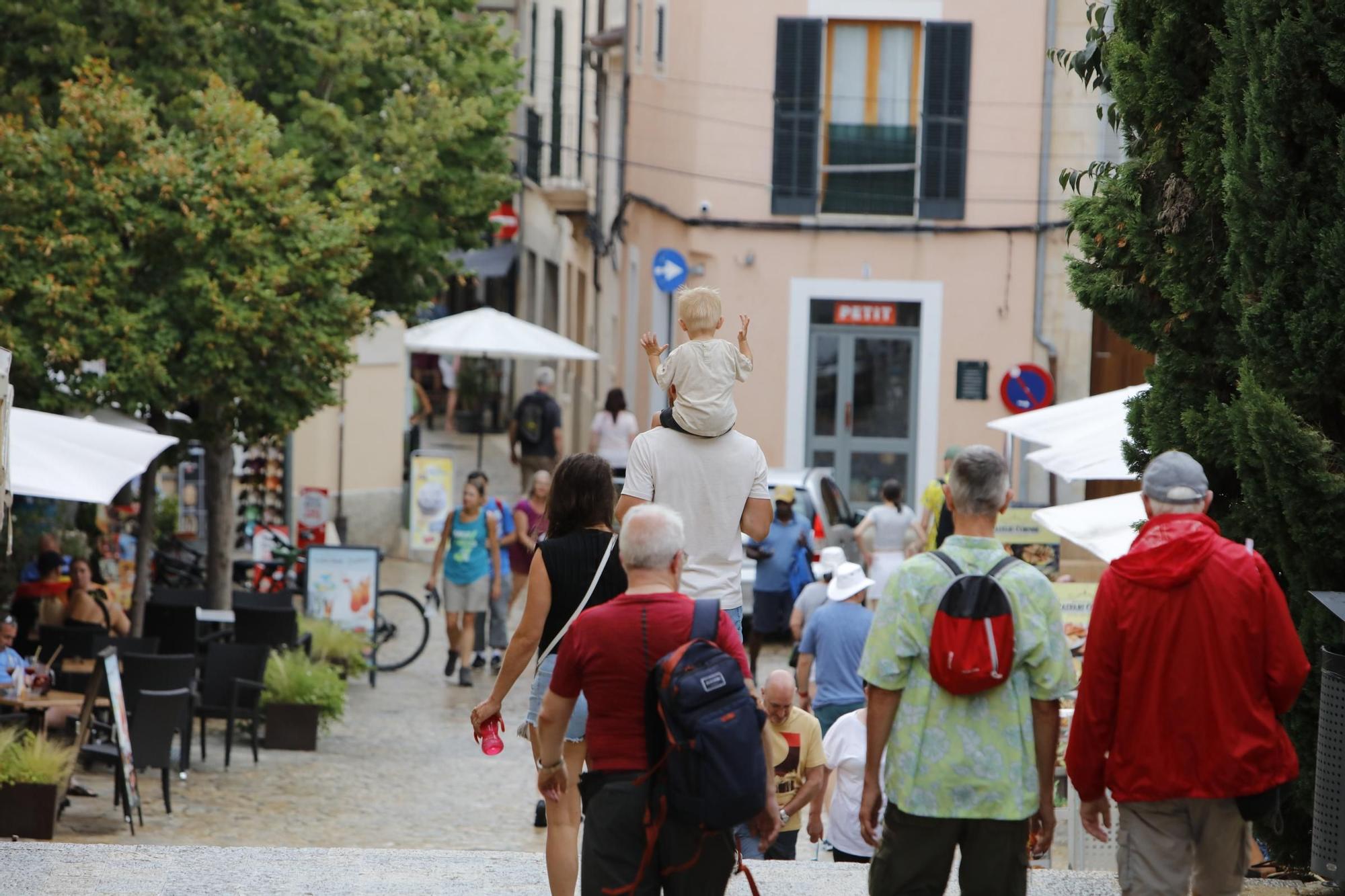 Auch bei Regen auf Mallorca einen Besuch wert: Pollença ist Mitte September voller Leben