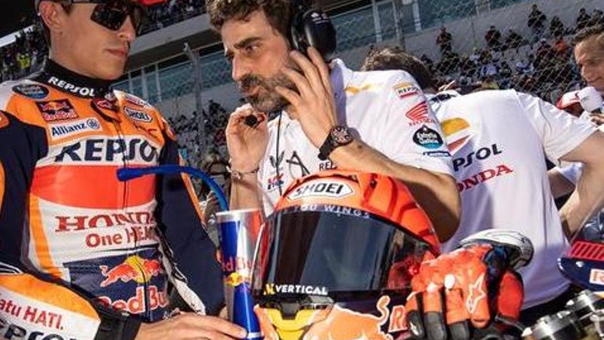 Marc Márquez y su ingeniero Santi Hernández, en la parrilla de Portugal.