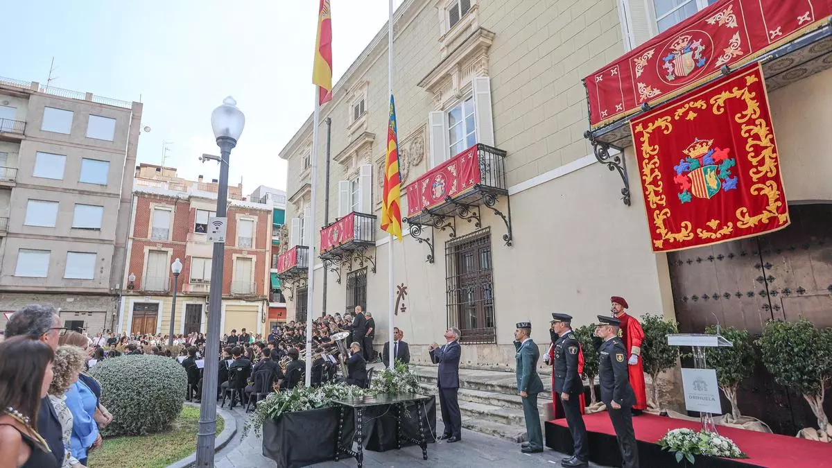 La defensa del trasvase y del castellano protagonizan el 9 d'Octubre en Orihuela