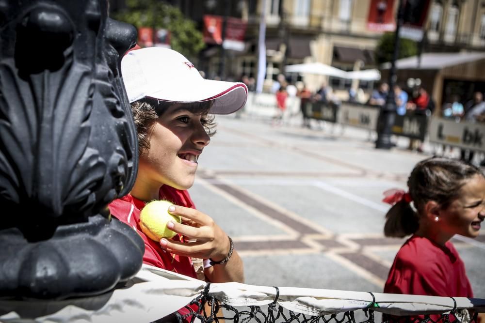 Partido de exhibición del Torneo Dionisio Nespral entre Pablo Carreño y Albert Montañés en el Paseo de Begoña