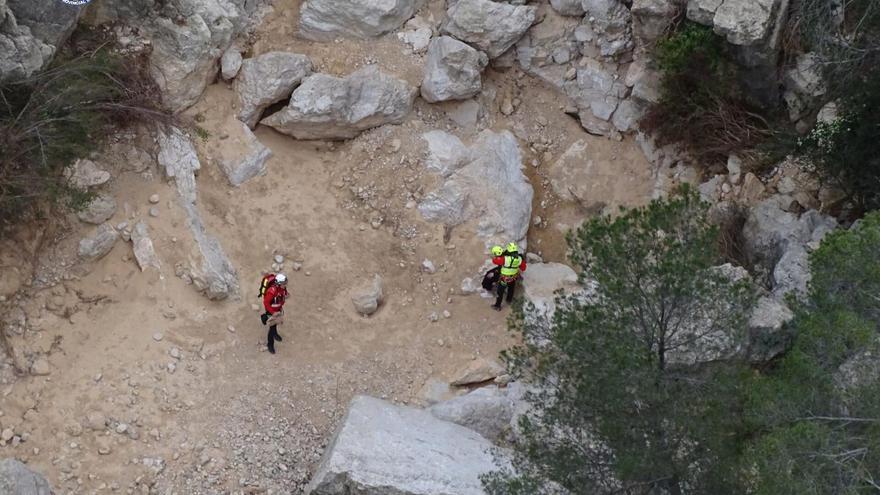 Bomberos rescatan a una mujer en la ruta de las pinturas rupestres de Chulilla con helicóptero