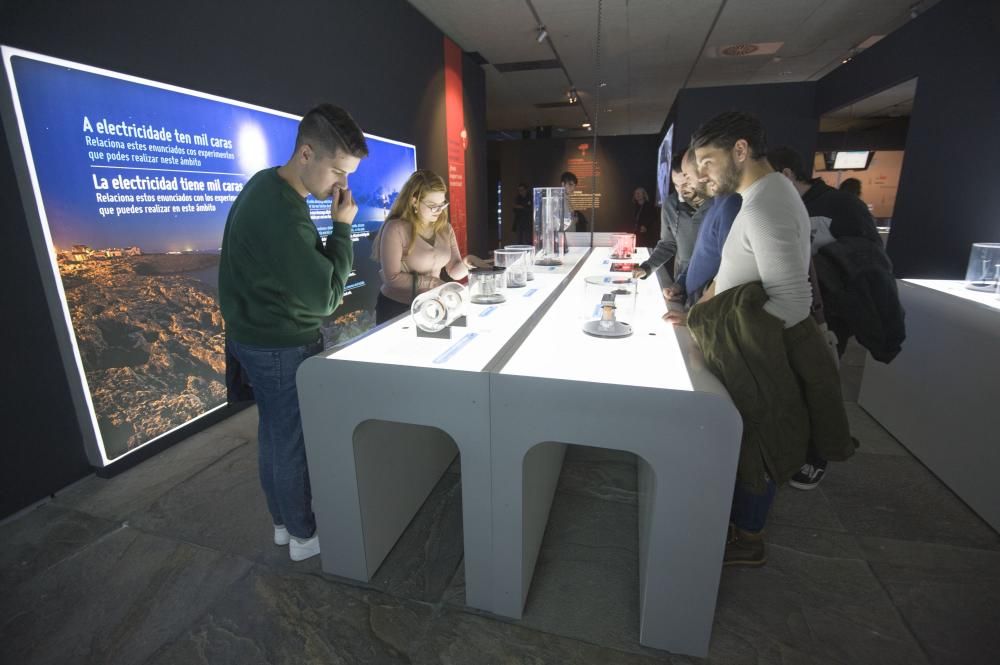 El acto de inauguración ha contado con la presencia del delegado del Gobierno en Galicia, Javier Losada, la alcaldesa de A Coruña, Inés Rey, y el presidente deRed Eléctrica de España, Jordi Sevilla.