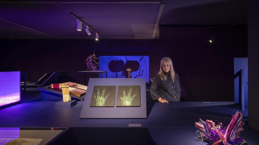 Melanie Smith presenta en el IVAM la conexión entre el arte y la naturaleza a través del ajolote mexicano y el caracol púrpura