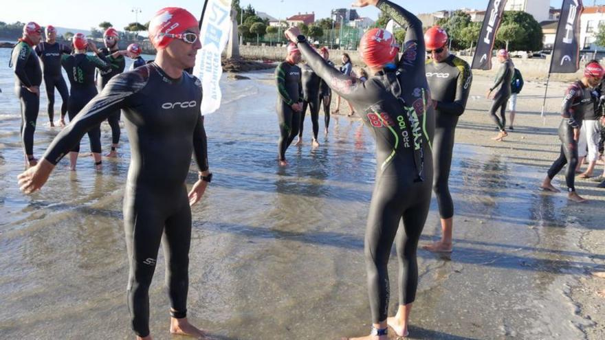 Más de 140 nadadores participan en la Triple Corona entre Sálvora y Ribeira