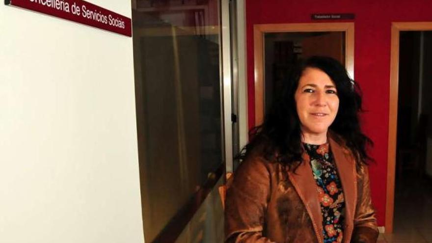 La concejala de Benestar, Elena Suárez, en el departamento de Servicios Sociales. // Iñaki Abella