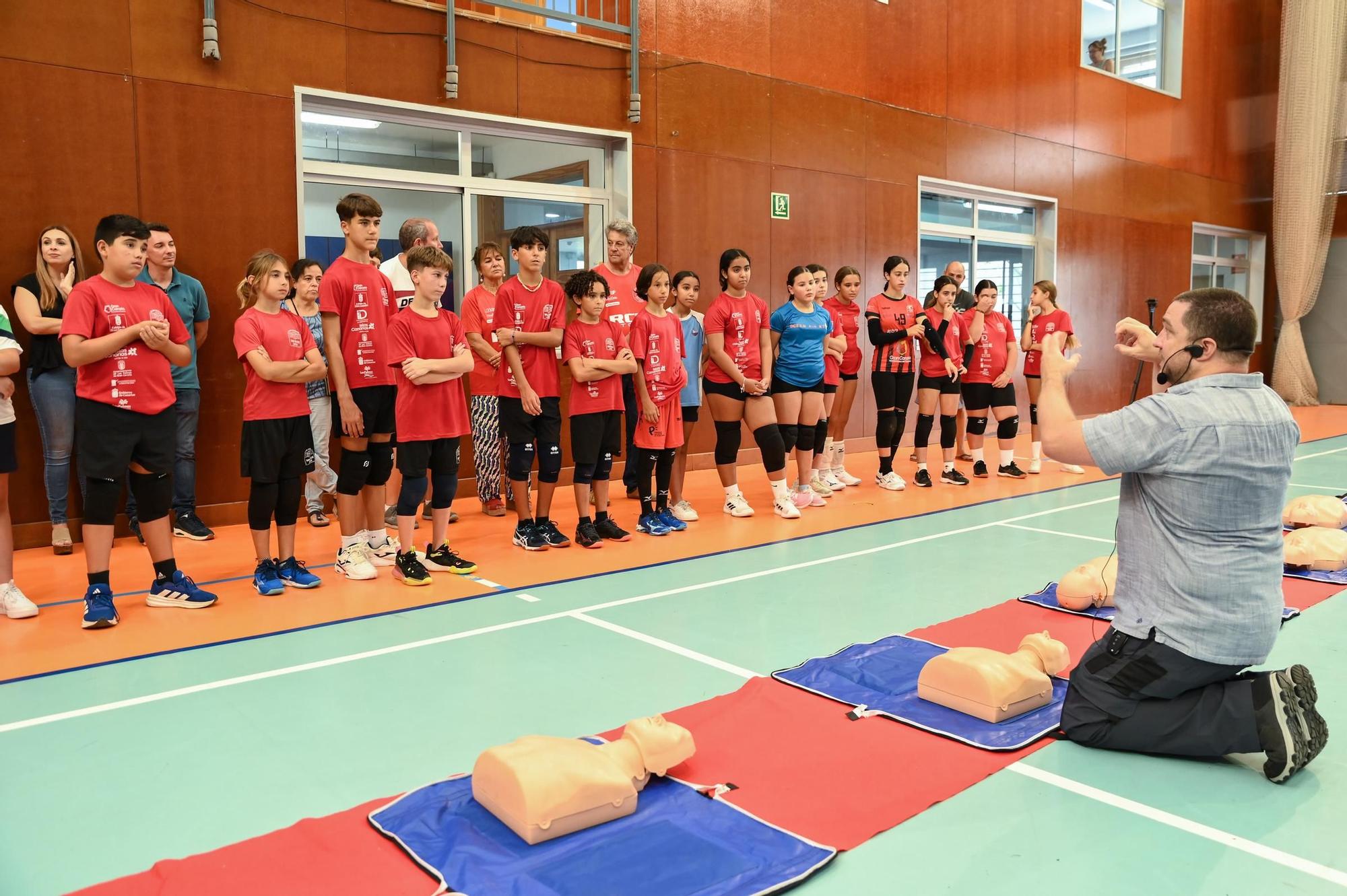 La cantera del CV San Roque aprende a salvar vidas