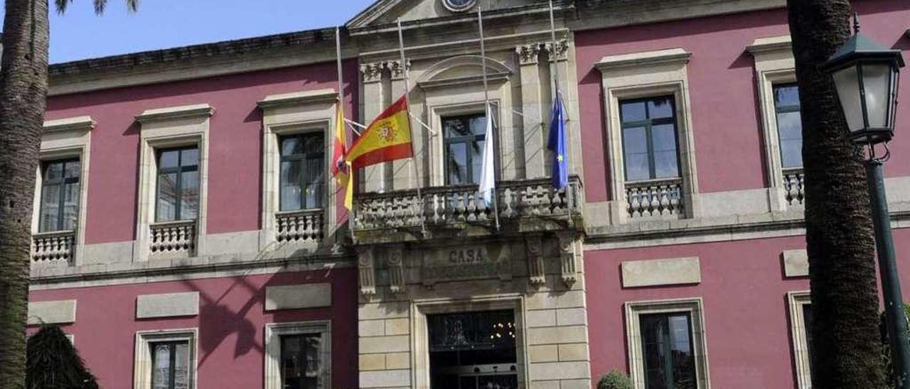 Fachada de la Casa Consistorial de Vilagarcía. // Noé Parga