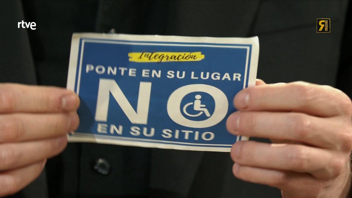 'Ponte en su lugar, no en su sitio', la campaña visibilizada en La Revuelta para no aparcar en las plazas de aparcamiento reservadas para personas con discapacidad.
