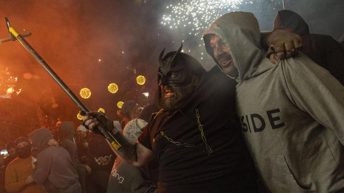 VÍDEO | Correfoc de Sant Sebastià: los dimonis reúnen a miles de personas en el centro de Palma