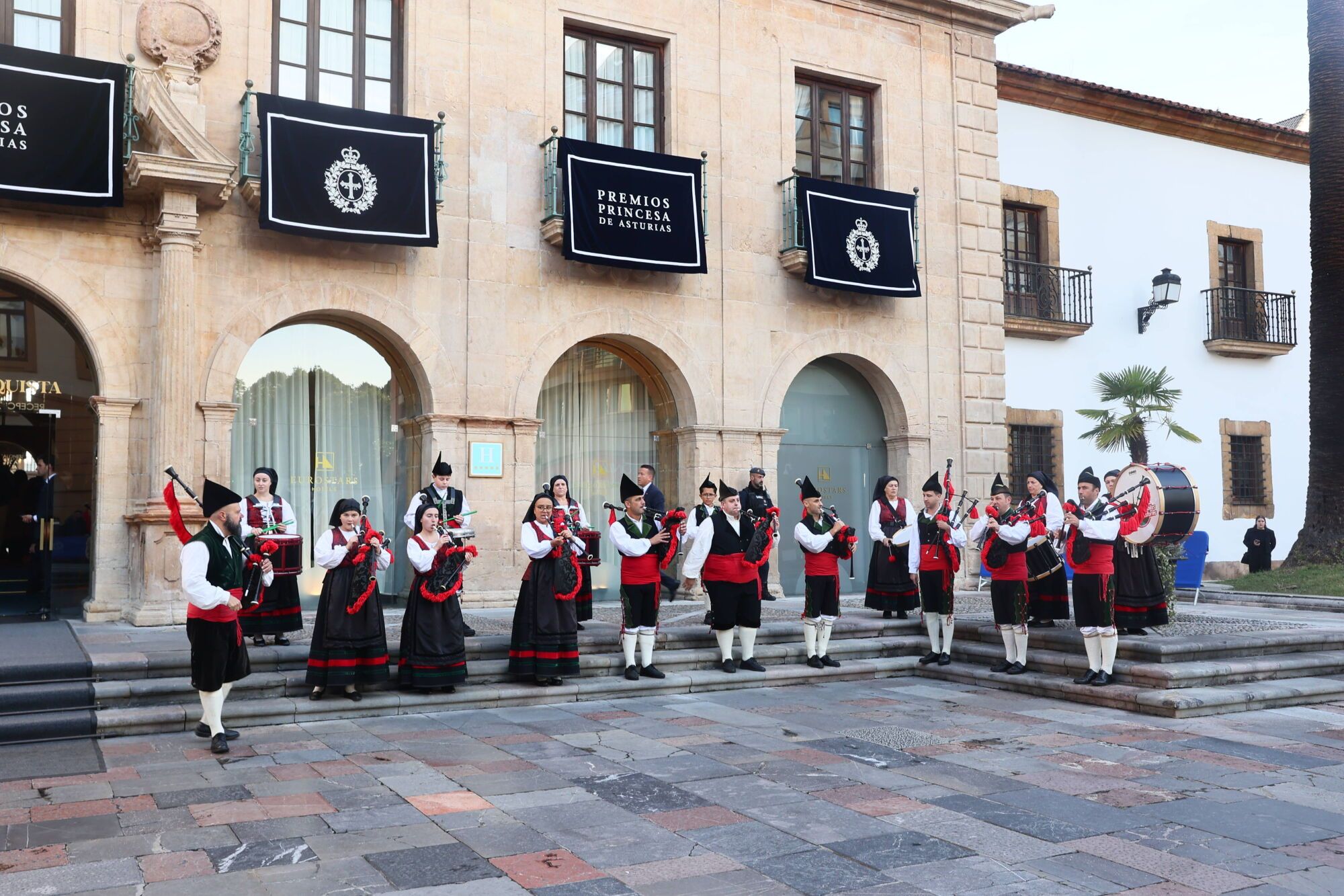 EN IMÁGENES: El hotel de la Reconquista se convierte en el epicentro de los premios "Princesa" en las horas previas a la ceremonia