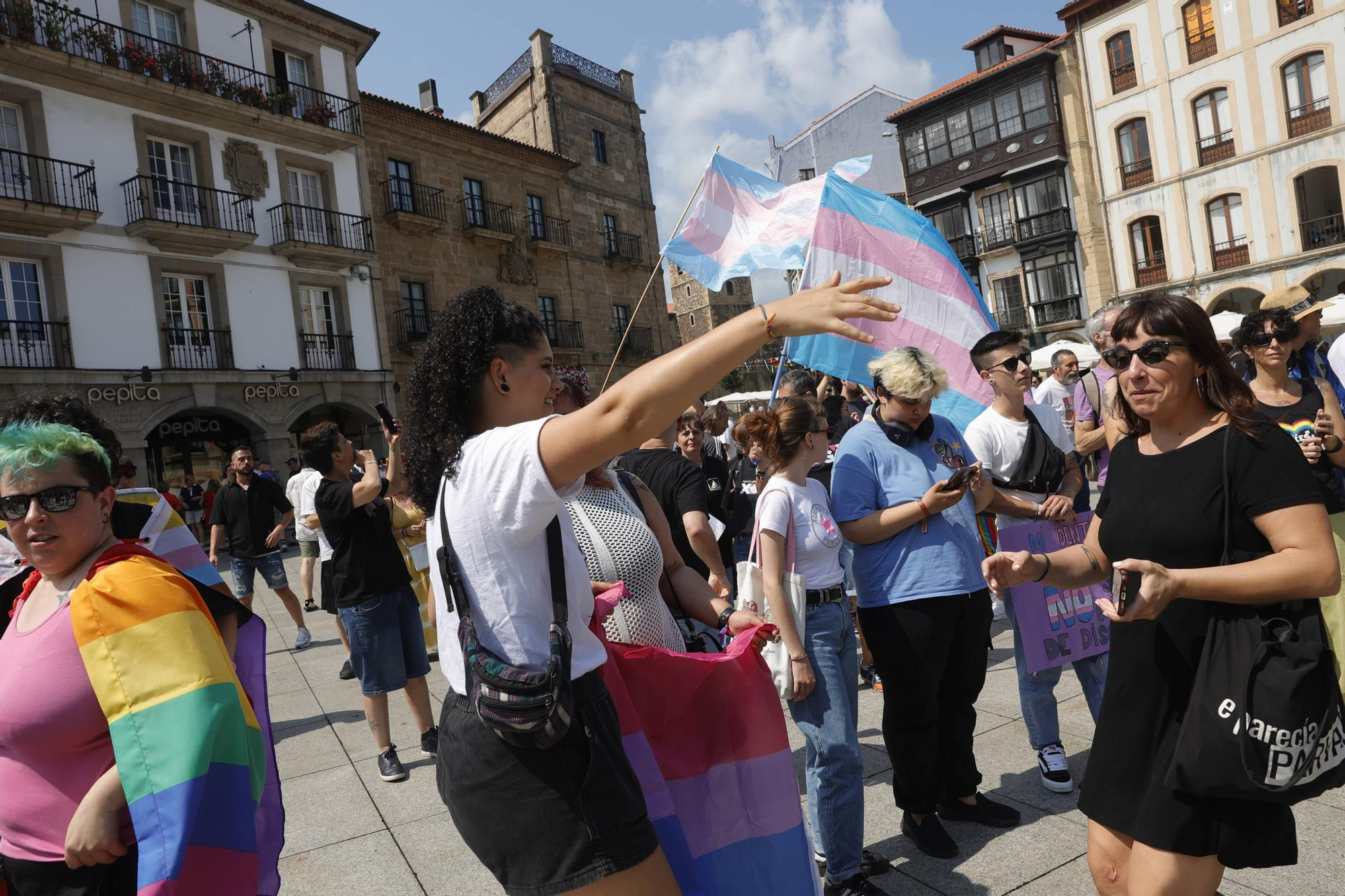 EN IMÁGENES: la Marcha del Orgullo LGTB por Avilés