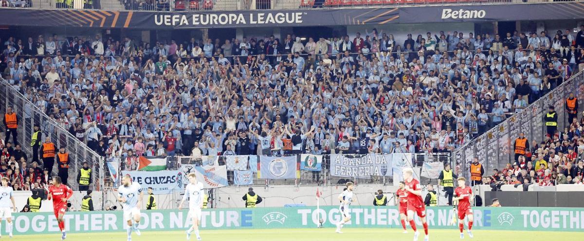 Imagen de los aficionados del Celta en el estadio del Friburgo.