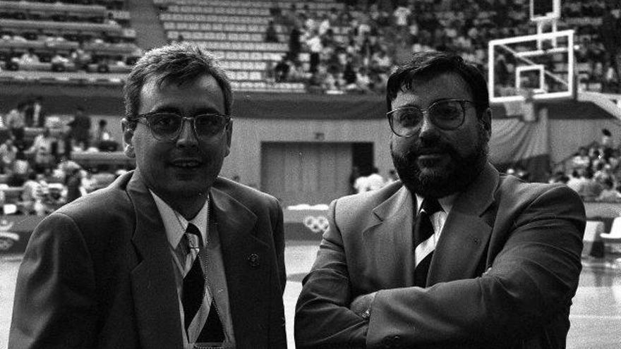 Joaquim Vidal i Josep Guitart, al costat de la taula d&#039;anotació en una imatge dels Jocs del 1992