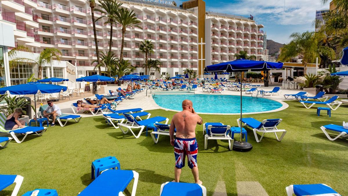 Turistas en un hotel de Benidorm.