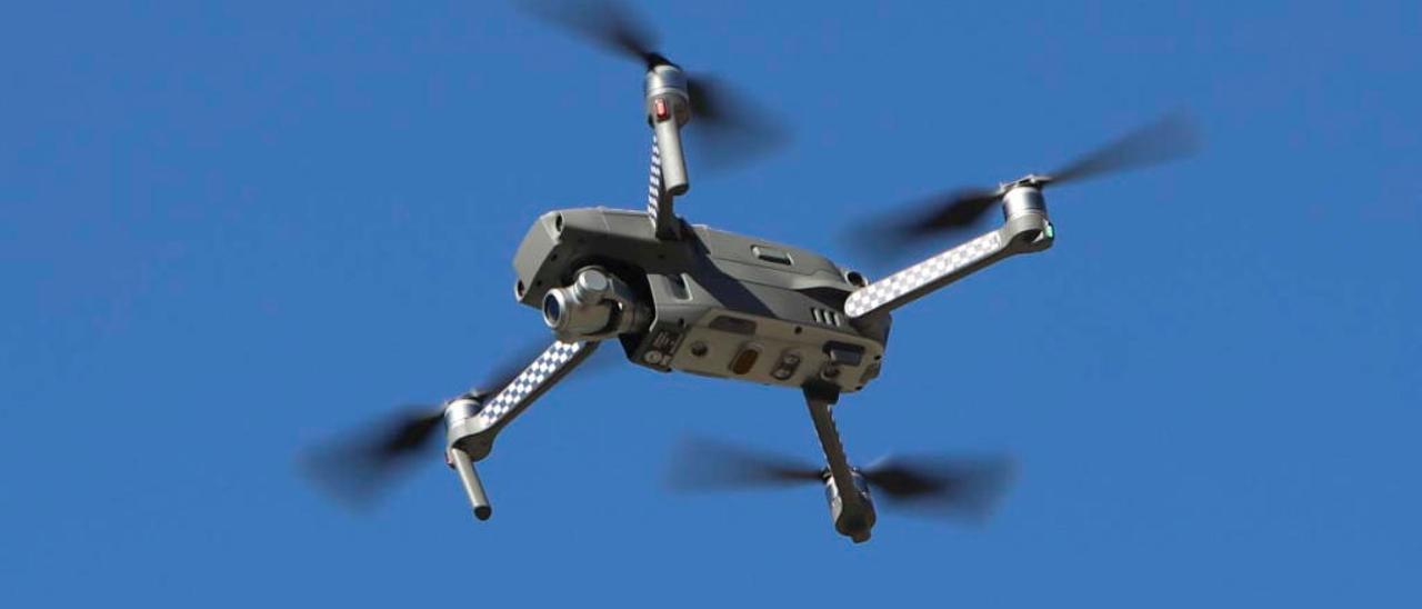 denuncias y tres multas por drones en zonas prohibidas en València - Levante-EMV