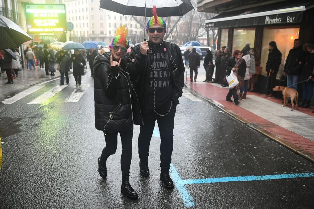 La calle de la Torre se llena esta martes de divertidos disfraces con la fiesta más destacada del carnaval coruñés que marca la recta final a seis días de humor irreverente.