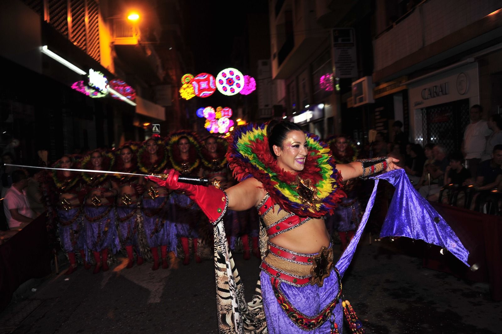 Fiestas de Santa Pola: Una Entrada que pone buena cara al mal tiempo