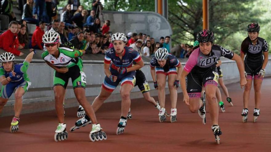 Patinadoras durante una de las pruebas disputadas ayer.