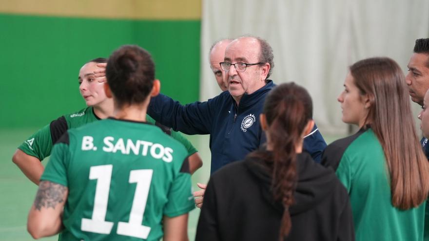 Rafa Moreno apuesta por la cantera en su undécima campaña en el banquillo del Adesal